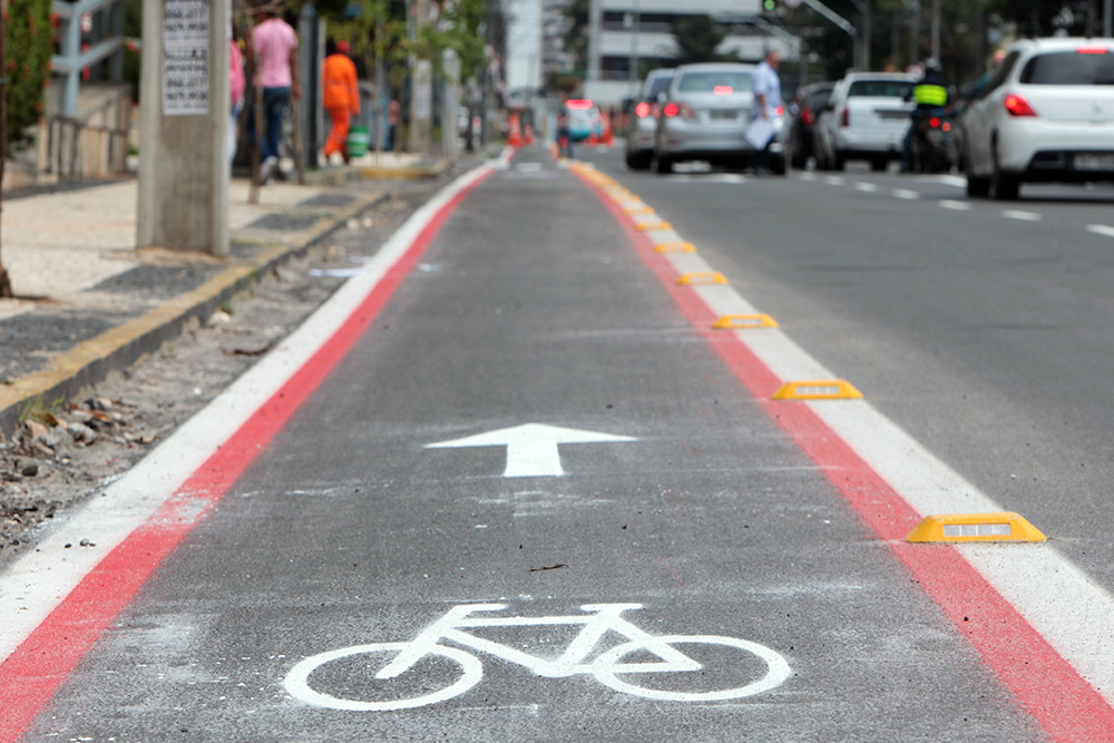 As faixas de uso exclusivo para ciclistas foram feitas de acordo com as recomendadas pelo Denatran (Foto: Marcos Moura)