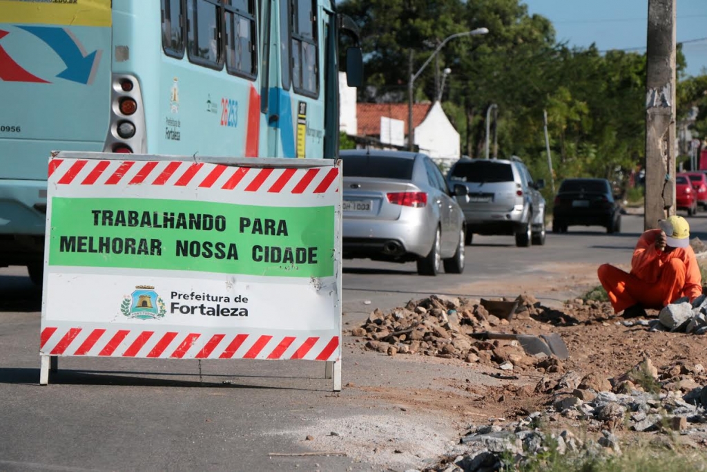 No José Walter, vias estão sendo requalificadas e semáforos serão implantados (Foto: Kaio Machado)