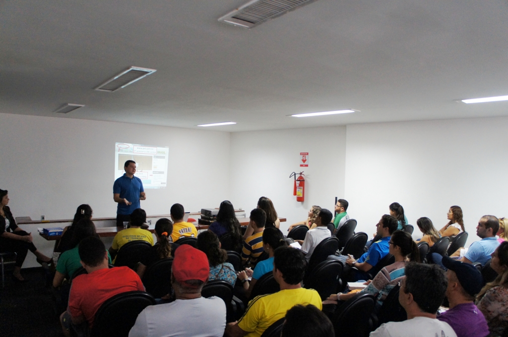 Na ocasião, professores e monitores receberam orientações pedagógicas necessárias ao início das aulas