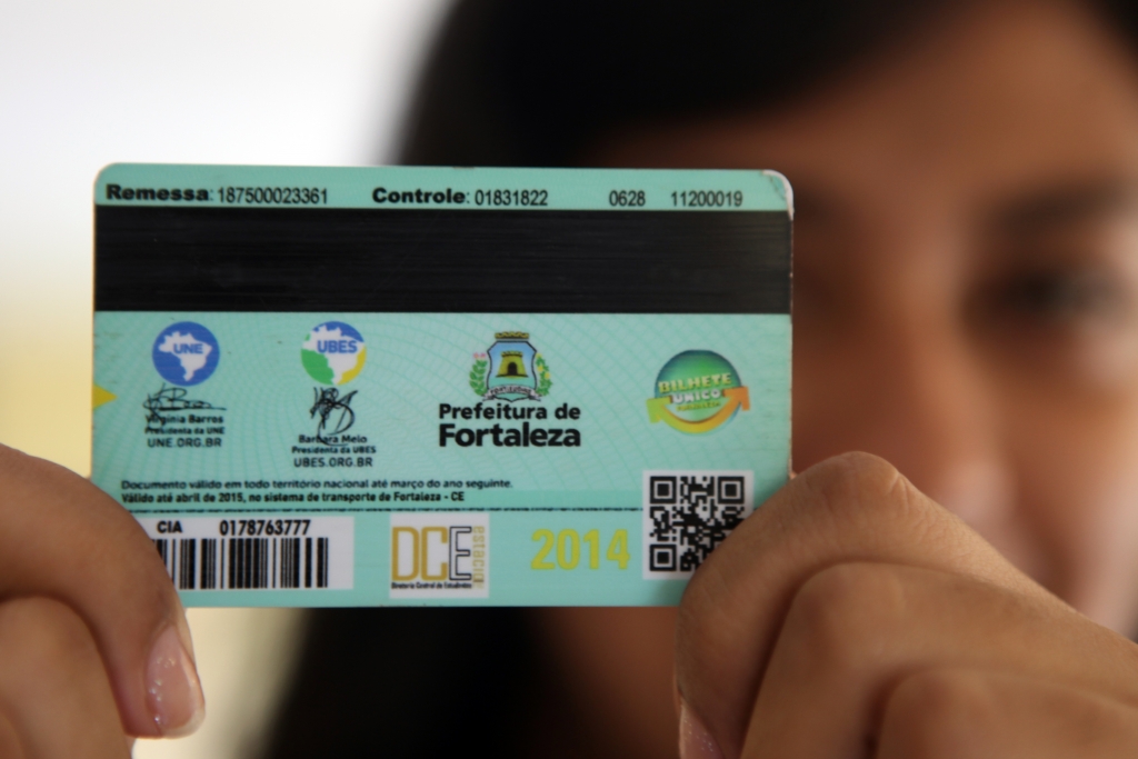 O documento de 2014 só perderia a validade a partir da zero hora desta quarta-feira (01/07), quando as carteiras de 2015 seriam aceitas