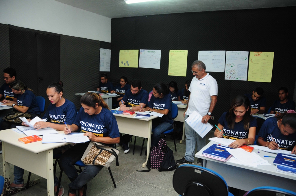 Uma das turmas que vem sendo beneficada pela qualificação ocorre na Casa Brasil (Granja Portugal), por meio do curso de Tesouraria (Foto: Nely Rosa)