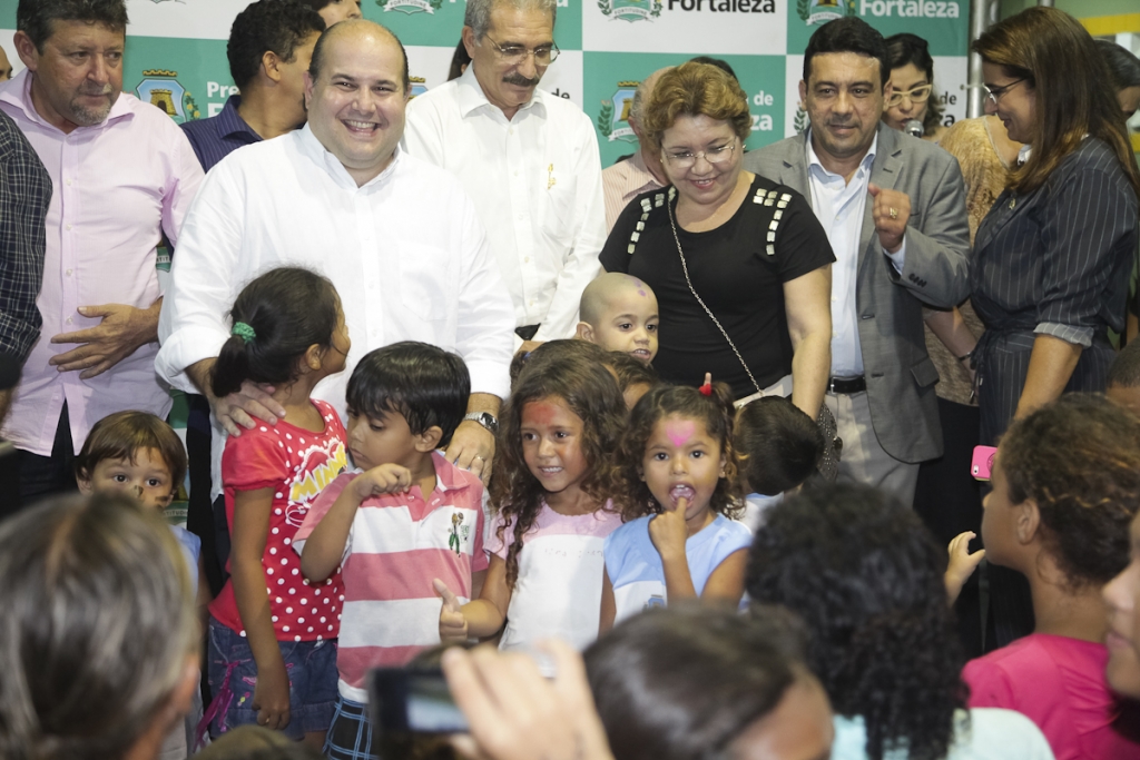 Para o prefeito Roberto Cláudio, o equipamento vai dar oportunidade para as crianças terem acesso à educação de qualidade (Foto: Thiago Gaspar)