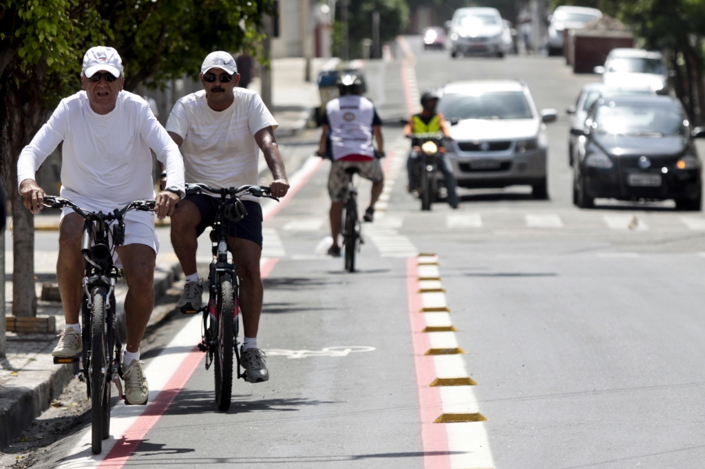 A fiscalização, que acontece de 7h às 22h, conta com o apoio de equipes distribuídas em postos fixos