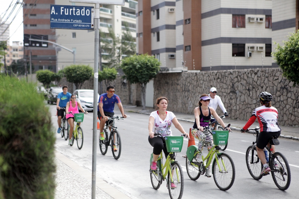 A cada domingo, cerca de quatro mil ciclistas participam da Ciclofaixa de Lazer (Foto: Kaio Machado)