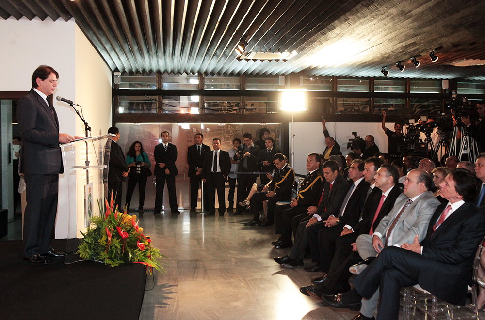 A solenidade aconteceu na sede do governo, no Palácio da Abolição e reuniu políticos, empresários, artistas e sociedade civil (Foto: Marcos Moura)
