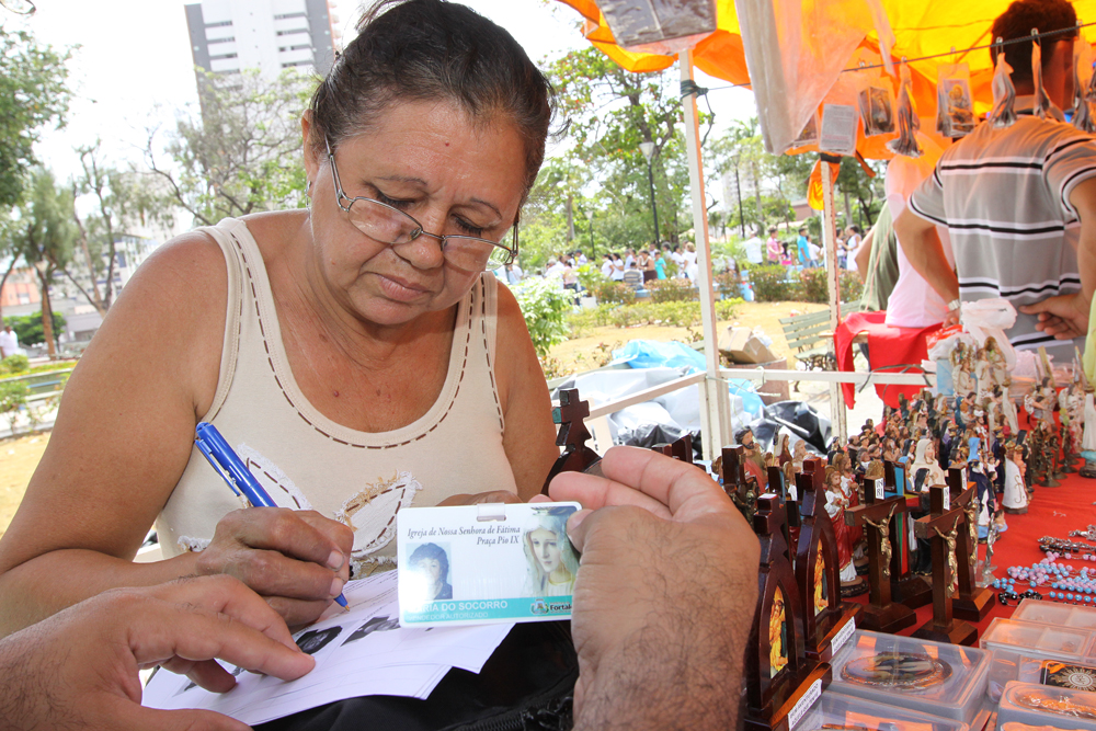 O crachá é válido apenas para a atuação nos dias 13 e no entorno da Igreja de Fátima (Foto: Queiroz Netto)