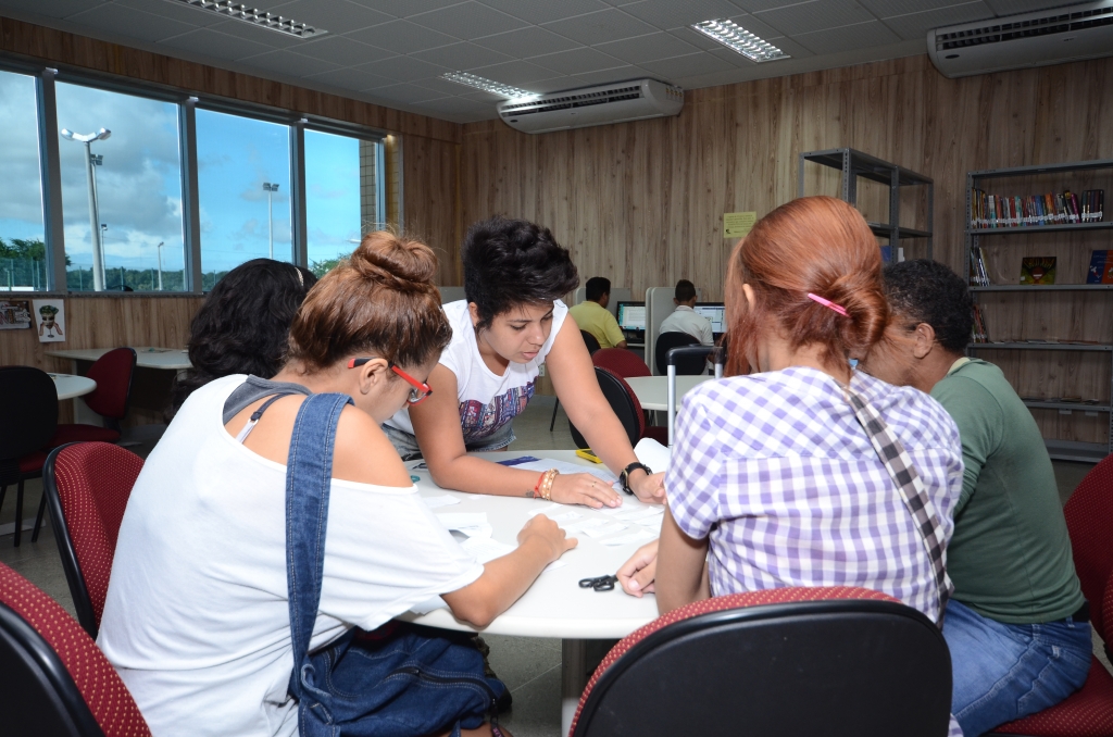 Mais de 600 alunos estiveram na Feira, que acontece no Centro de Eventos do Ceará (Foto: André Martins)