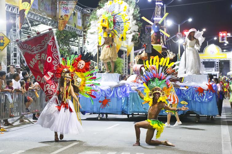 Foliões caíram na brincadeira no Passeio Público, Mercado dos Pinhões, Praia de Iracema e Domingos Olímpio Foto: