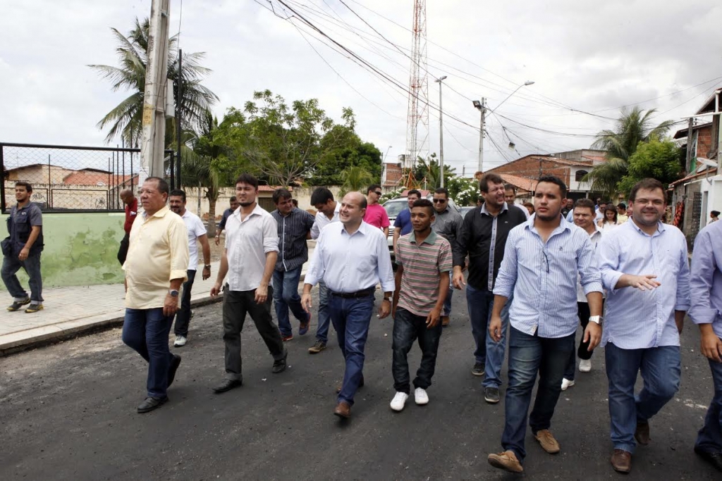 As vias ganharam serviço de pavimentação asfáltica, construção de calçadas e nova iluminação (Foto: Marcos Moura)