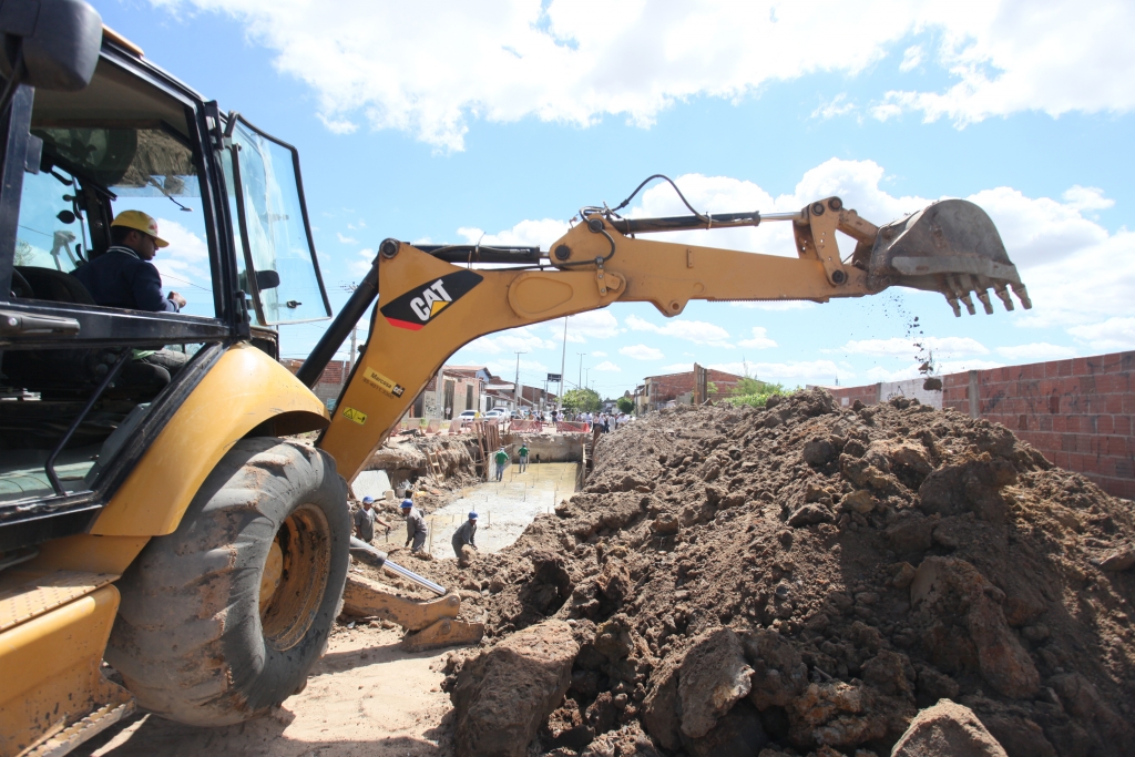 As obras incluem drenagem; terraplenagem; pavimentação; dragagem da lagoa; microdrenagem; esgotamento sanitário; construção de calçadão e praças