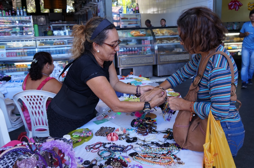 O programa tem o objetivo de divulgar o artesanato local, contribuindo para a melhoria da renda de pequenos produtores