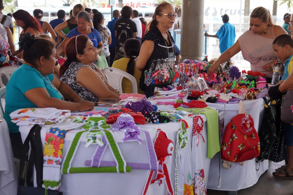 Somente de janeiro a junho, mais de 120 feiras foram realizadas, comercializando peças derivados do crochê, biscuit, argila, entre outras tipologias