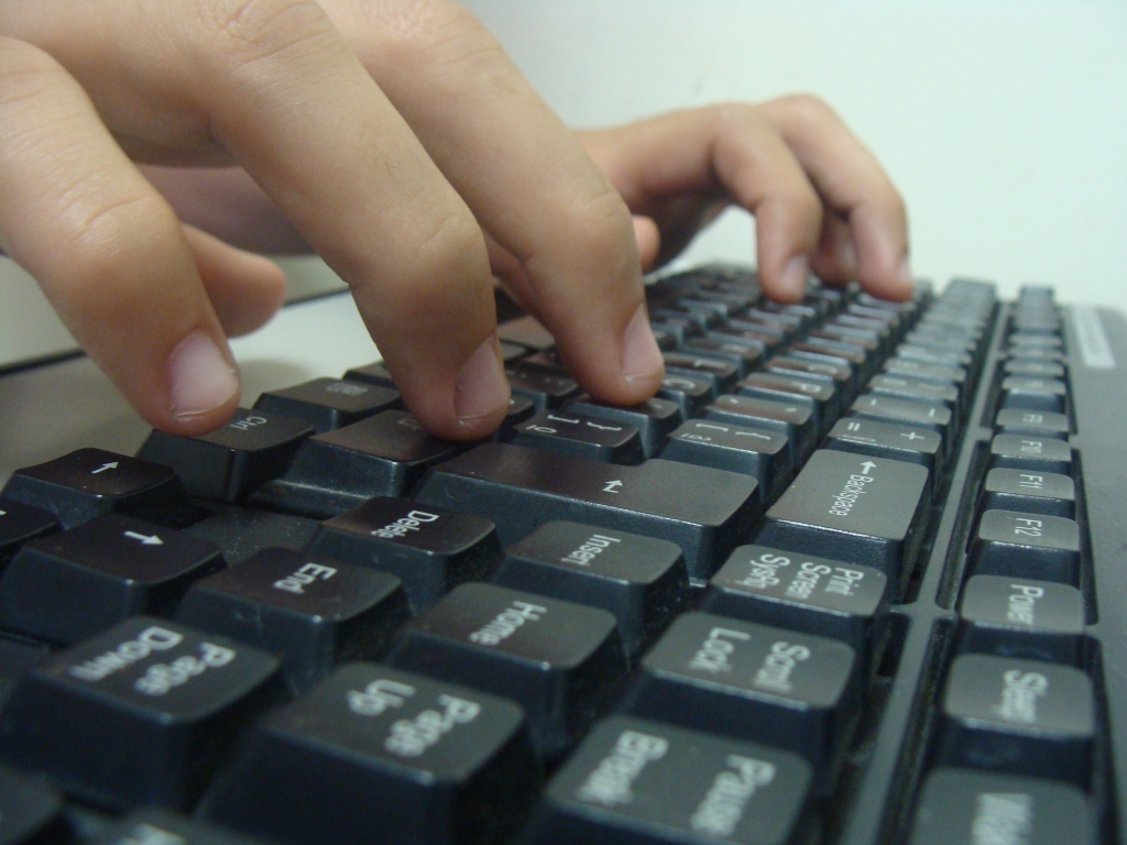 Os alunos passarão por uma formação que possibilite inseri-los no mercado de trabalho em áreas como webdesigner, hardware e programação