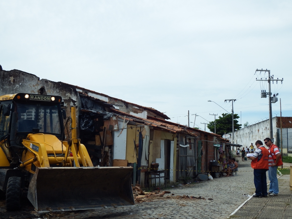 O incêndio alcançou 12 residências, prejudicando cerca de 60 pessoas