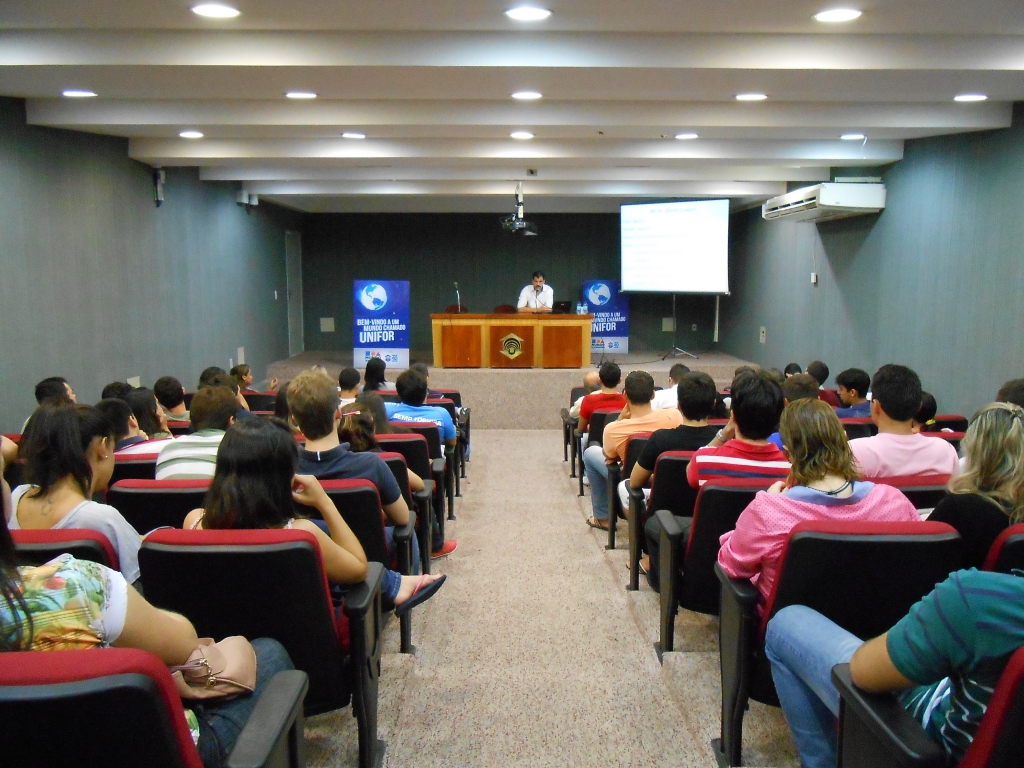 Durante um bate-papo com os alunos, foi aprsentado o andamento das obras que fazem parte da Matriz de Responsabilidade da Prefeitura de Fortaleza