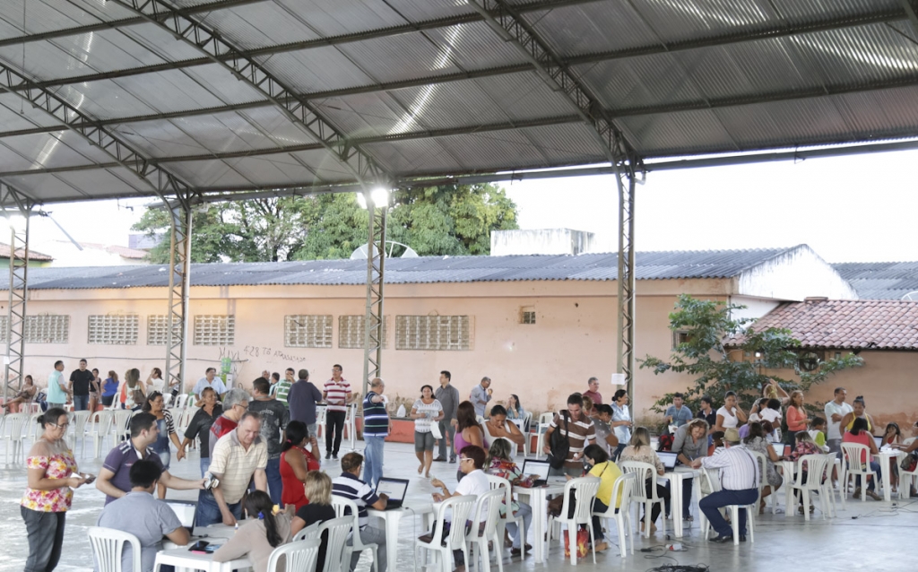 A eleição, que ocorreu na Escola Municipal Economista Nilson Holanda, no bairro Bela Vista, recebeu mais de 1.900 pessoas (Foto: Thiago Gaspar)