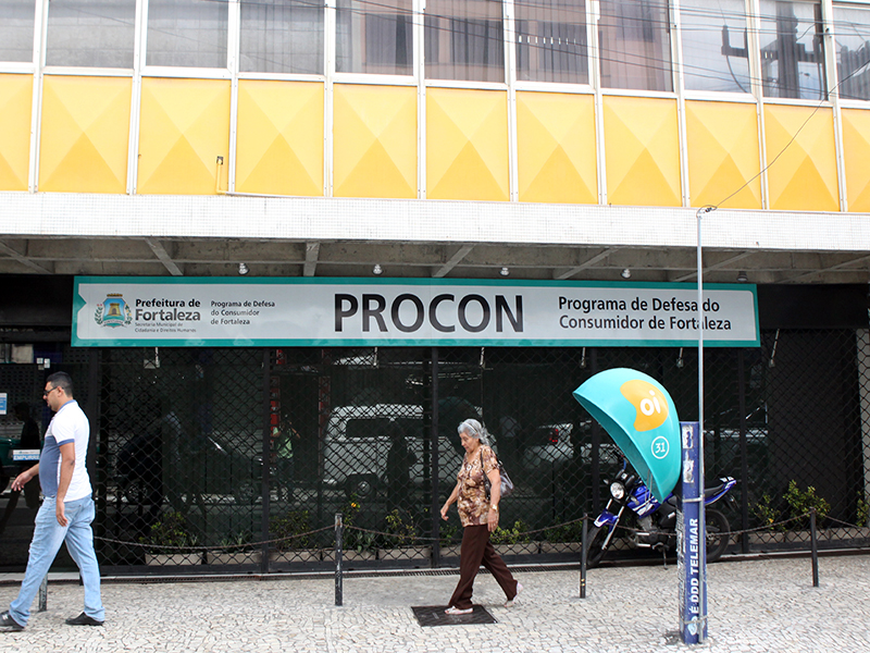 As escolas foram fiscalizadas com base em denúncias dos consumidores