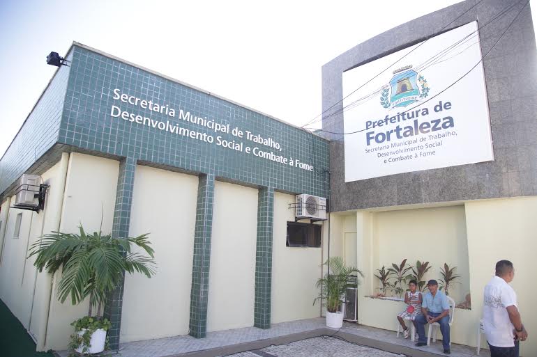 A documentação necessária (especificada no edital) deve ser entregue de 8h30 às 16h30, na sede da Setra