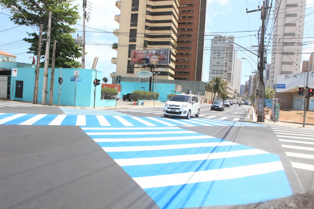 A primeira faixa diagonal implantada em Fortaleza foi no cruzamento da Av. Historiador Raimundo Girão X Av. Rui Barbosa