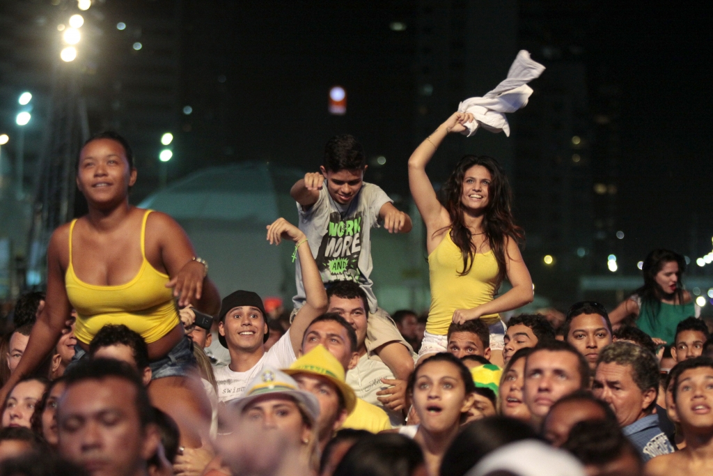 Às 17 horas, haverá a transmissão do jogo de abertura da Copa, Brasil e Croácia (Foto: Igor de Melo)