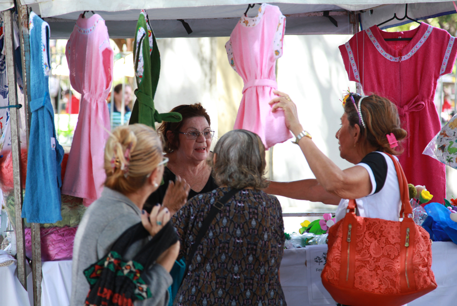 Atualmente, o programa de feiras beneficia diretamente 250 artesãos