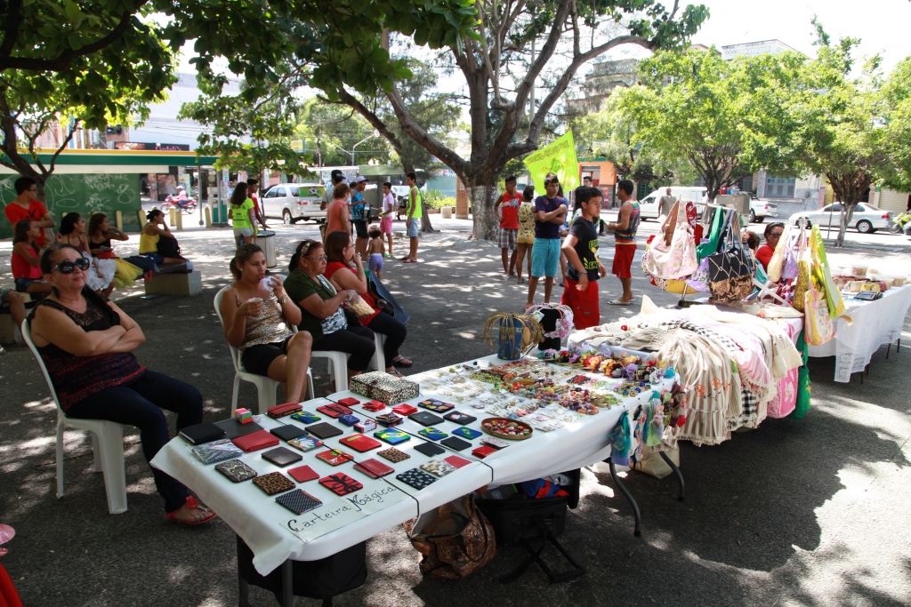 De janeiro de 2014 a setembro de 2015, ocorreram 571 feiras em Fortaleza, com a participação de mais de 20 mil pequenos artesãos