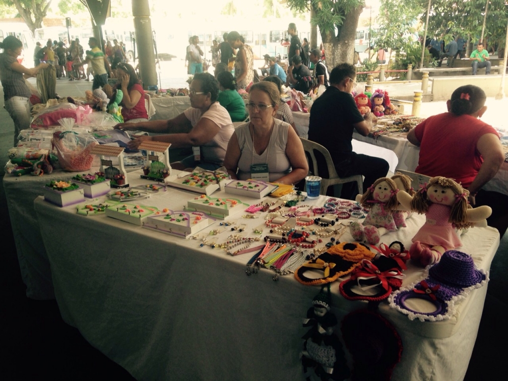 O Programa tem por objetivo promover o incremento na renda familiar, por meio da disponibilização de espaços para a comercialização dos produtos