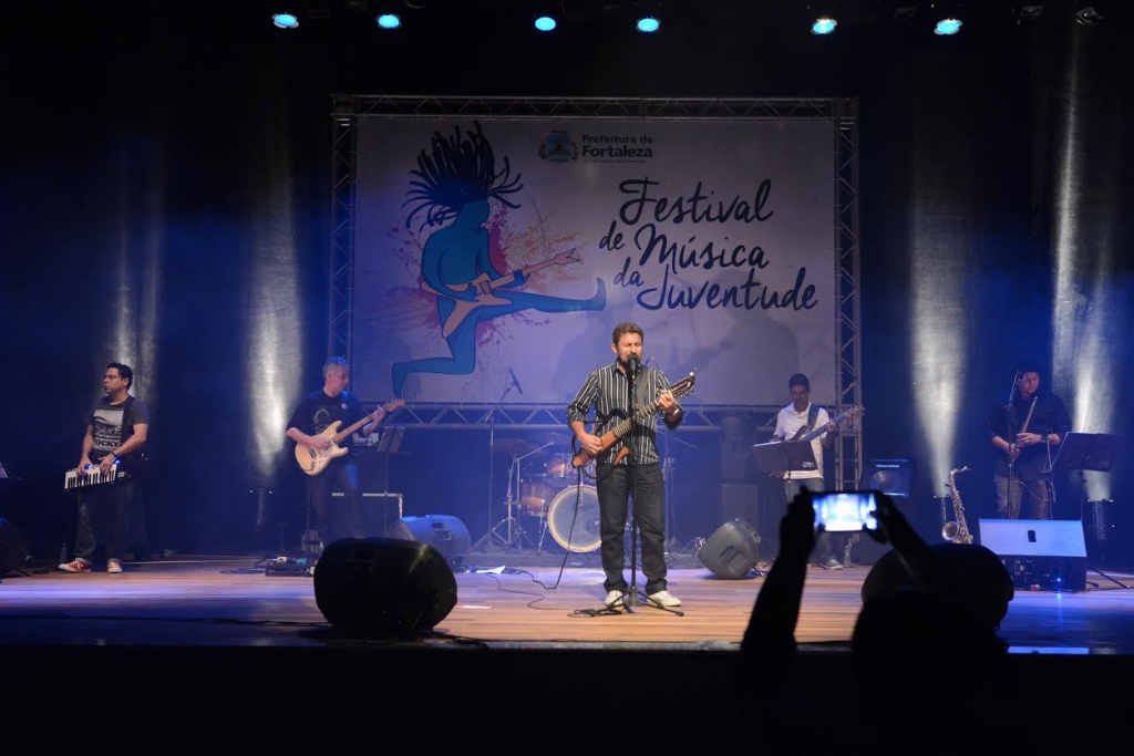 Artistas locais apresentaram o show “Belchior Alucinação 40 anos”