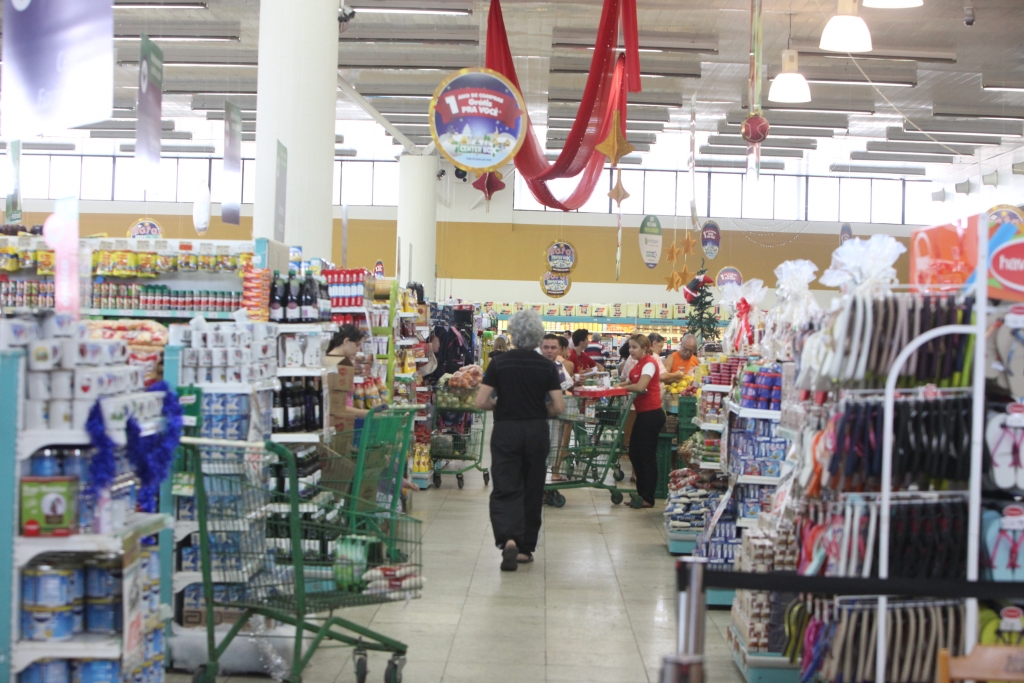 Os preços foram coletados entre os dias 3 e 5 de dezembro, em 10 supermercados de diferentes bairros da capital