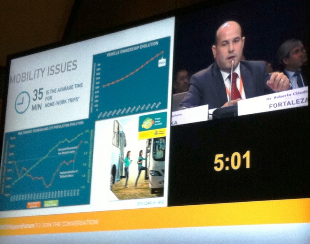 Dentre as principais ações citadas pelo prefeito Roberto Cláudio estão a implementação do Bilhete Único e criação de faixas exclusivas para ônibus