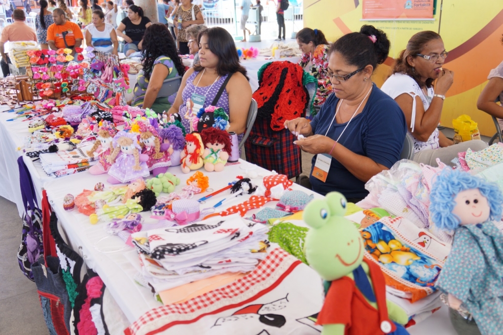 Os usuários dos terminais encontrarão diversos artigos em bordado, argila, renda, biscuit, pedrarias, com preço acessível