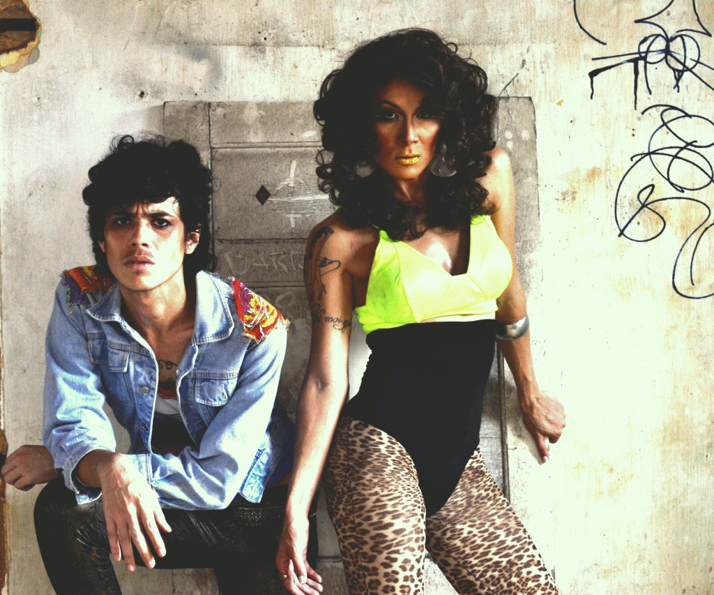 A perfomace de teatro, poesia, música e dança fica por conta da banda Verônica Decide Morre (Foto: Divulgação)