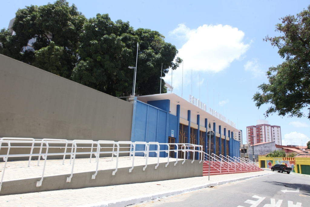 Cerca de 20 agentes da AMC iniciaram a operação às 7h com a coibição de estacionamento nas principais vias de acesso ao PV (Foto: Marcos Moura)