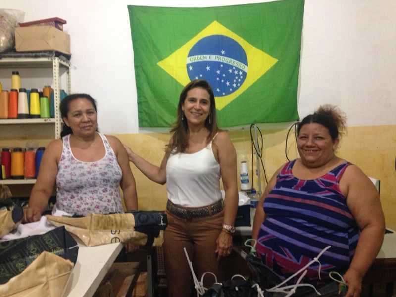 Na tarde desta terça-feira, a secretária da Copa, Patrícia Macêdo, entregou parte do material ao Instituto Povo do Mar