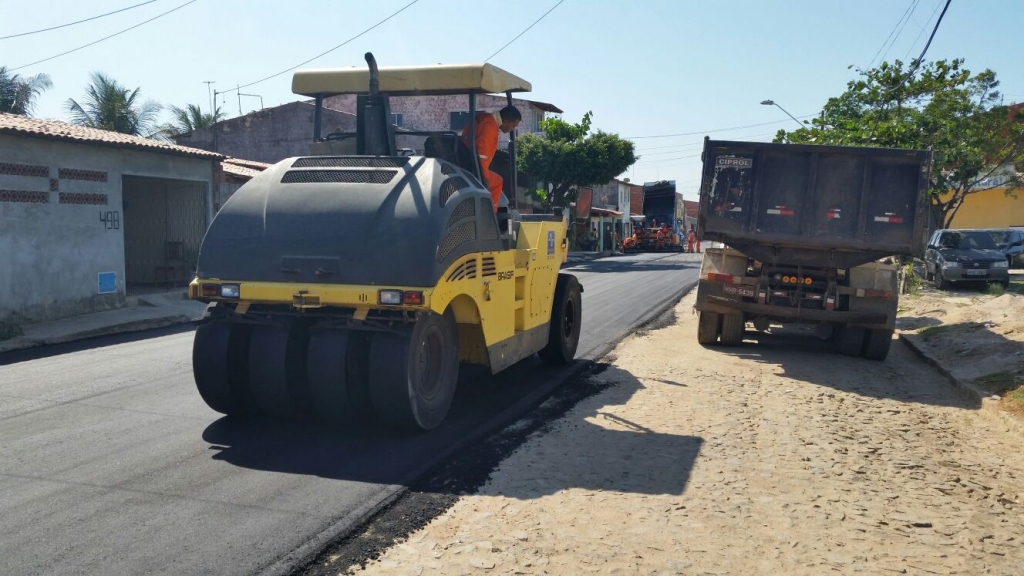E para melhorar o acesso local, a Prefeitura realizou ainda todo recapeamento asfáltico das ruas Elisiário Mendes e Joaquim Sabino
