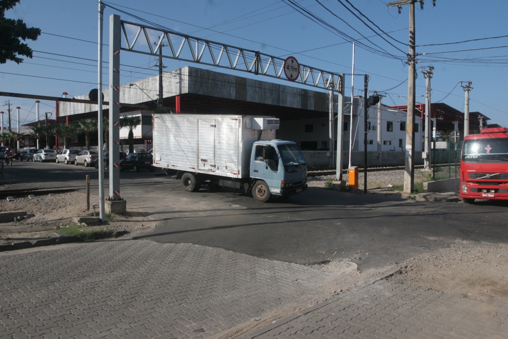 O fechamento definitivo é uma medida de segurança em virtude do grande fluxo de trens em curto espaço de tempo (Foto: Mauri Melo)