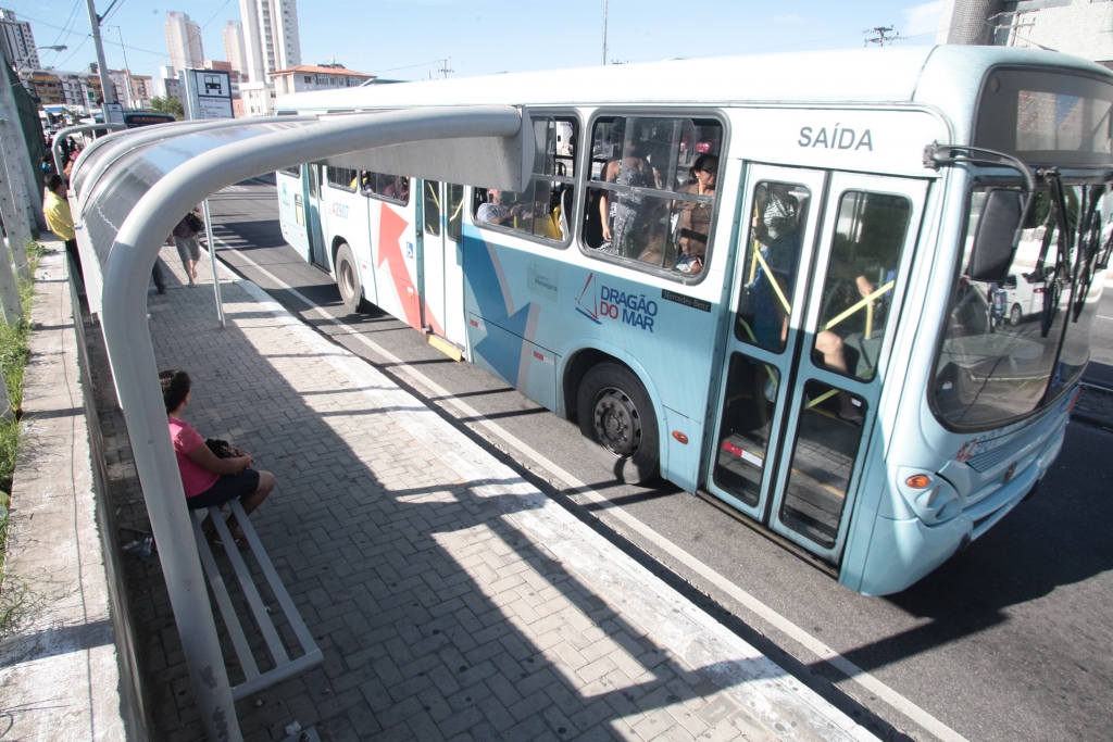 As linhas alteradas fazem a ligação de diversas regiões da cidade, como Messejana, Siqueira, Paranagaba e Centro (Foto: Kaio Machado)