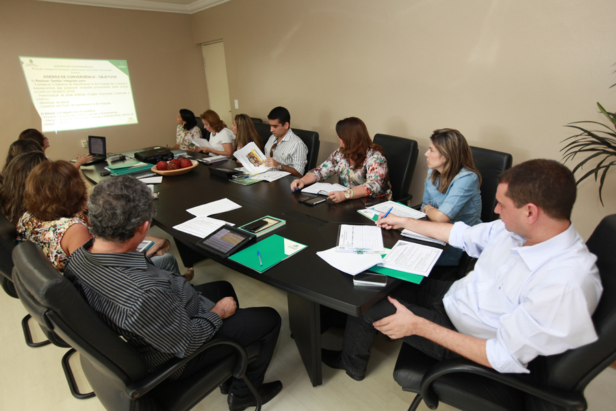Reunião de planejamento das ações e serviços dos órgãos envolvidos na Agenda de Convergência, no último dia 2 de maio (Foto: Queiroz Neto)