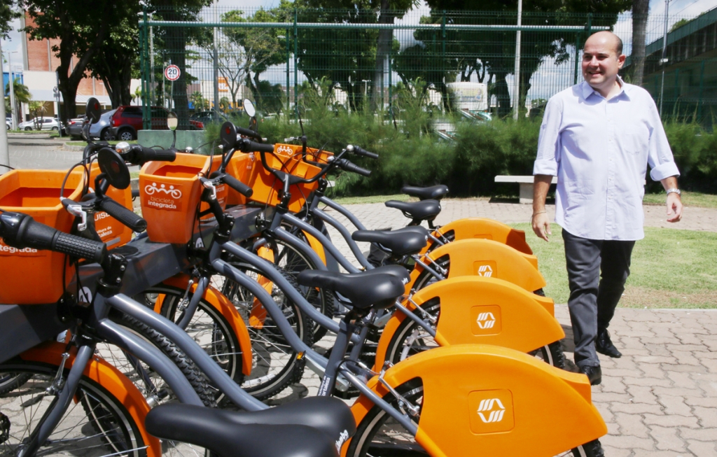 “Essa é uma experiência diferente da bicicleta compartilhada. Integra mais diretamente ônibus e a bicicleta