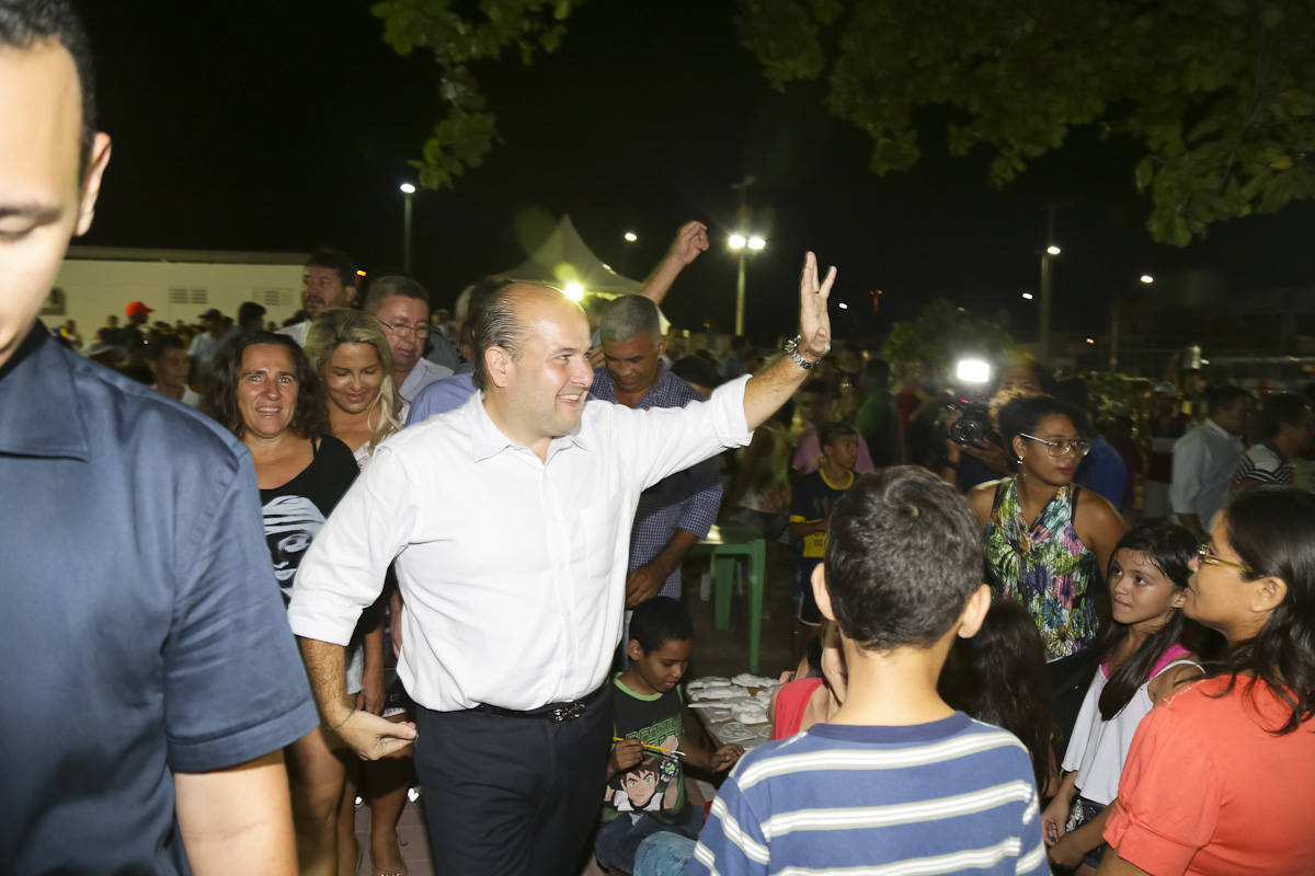 Queremos que as famílias voltem a ocupar os espaços públicos e possam estreitar novamente os laços de vida coletiva”, explicou o Prefeito