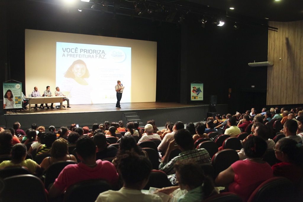 O encontro, no Cuca Mondubim, contou com a presença de mais de 200 pessoas (Foto: Thiago Gaspar)