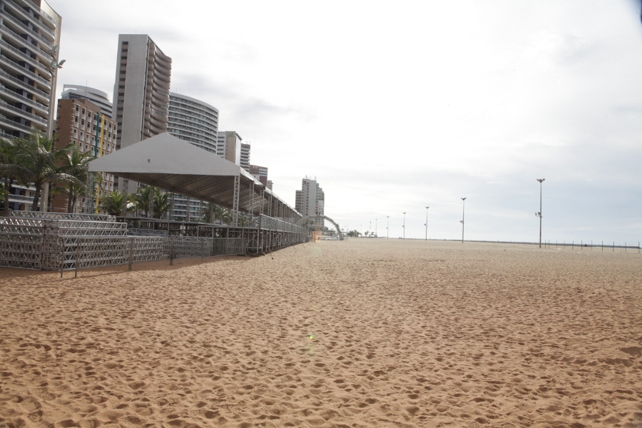 A estrutura para o Show de lançamento do FIFA FAN FEST, que acontecerá no próximo dia 8 de junho, está sendo montada (Foto: Kaio Machado)