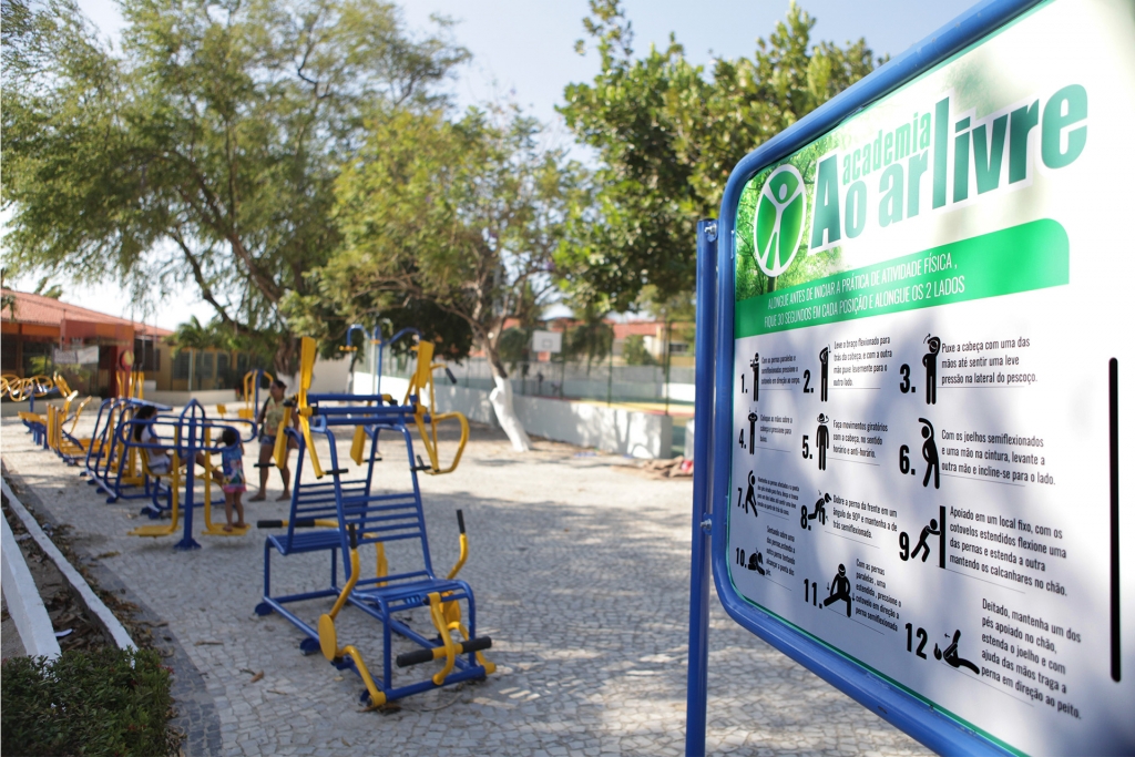 A praça também ganhou um parque infantil do projeto Praça Amiga da Criança e uma Academia ao Ar Livre (Foto: Kaio Machado)