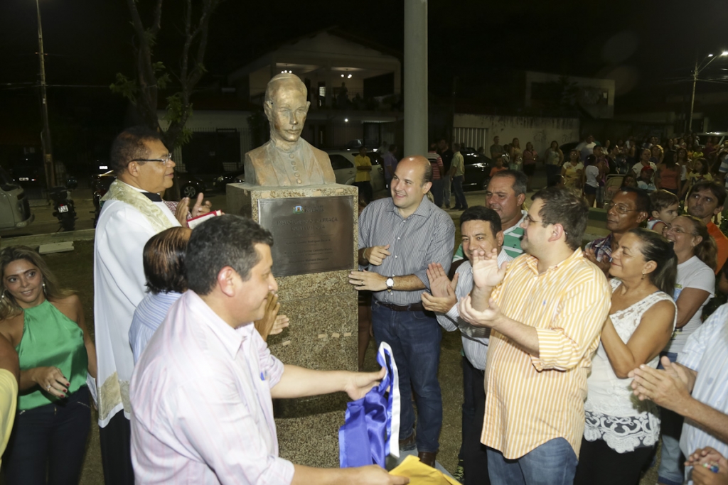 “Nosso compromisso é entregar espaços requalificados para reconstruir a vida comunitária nos bairros