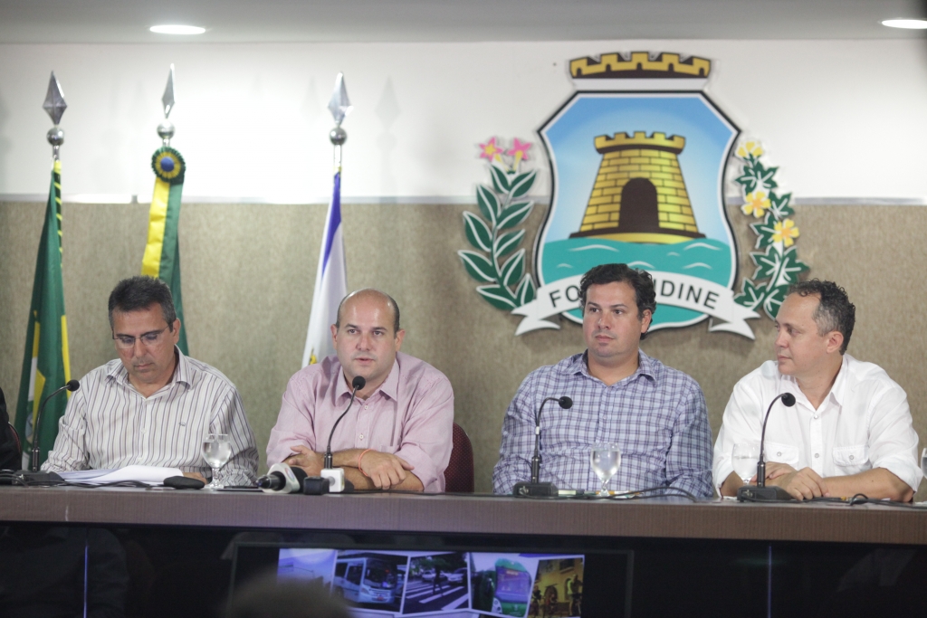 Roberto Cláudio também aproveitou para anunciar os novos binários de Fortaleza a serem implantados até dezembro deste ano (Foto: Kaio Machado)