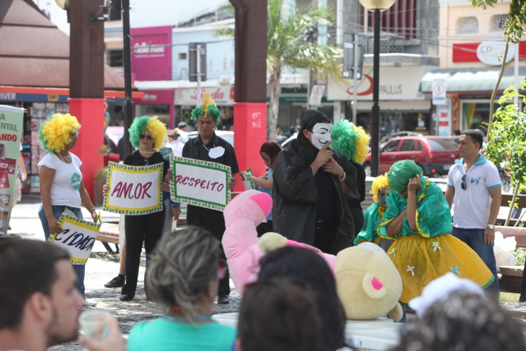 O propósito foi o de falar, especialmente, aos profissionais que atuam na cadeia de serviços movimentada pelo turismo (Foto: Marcos Moura)