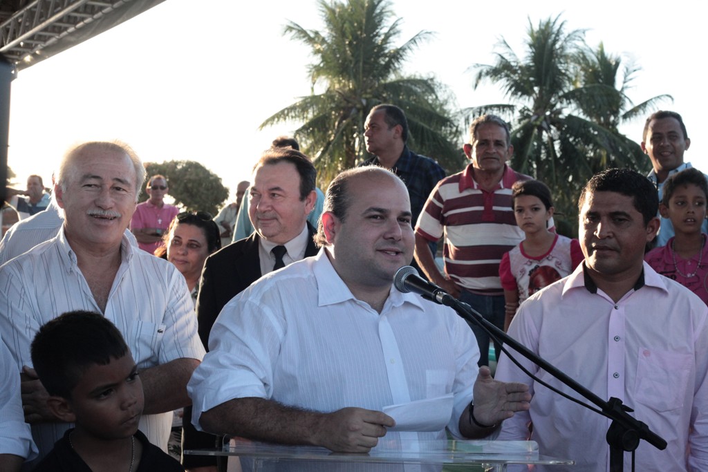 Durante o evento, o prefeito conversou com a população e escutou algumas demandas (Foto: Kaio Machado)