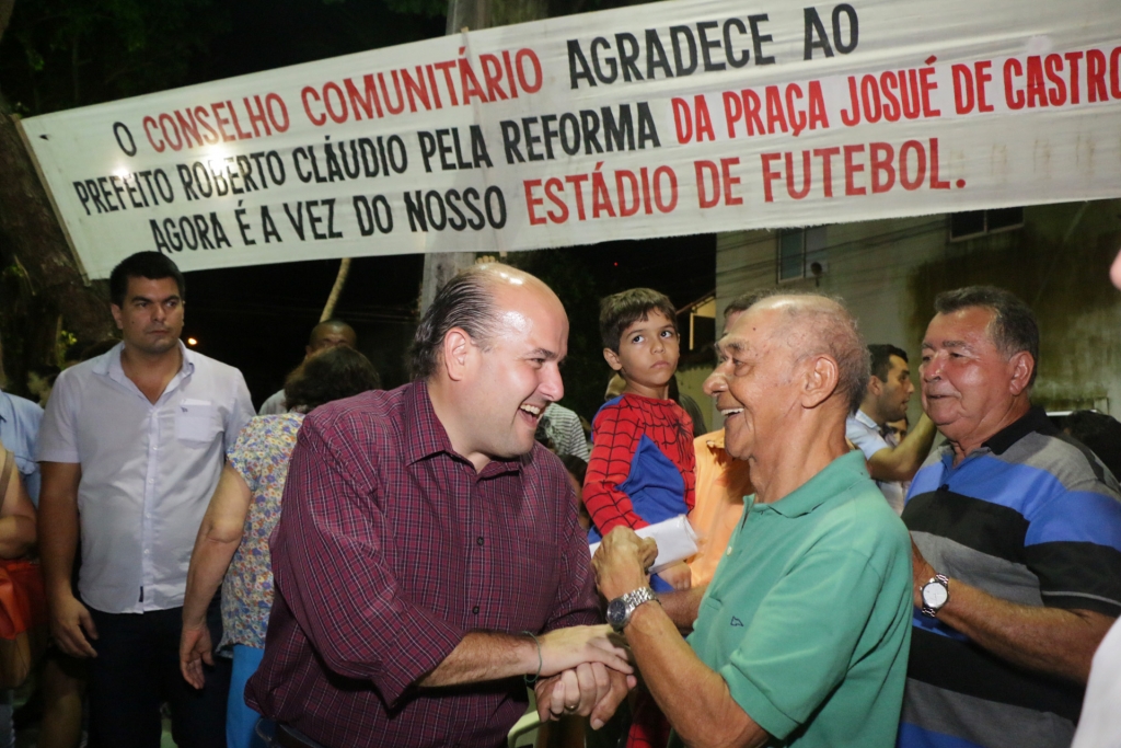 Nós queremos que os moradores adotem a praça, tomem conta e ocupem de maneira criativa