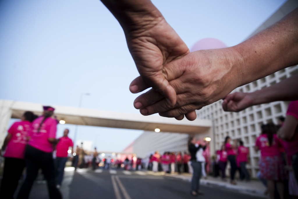 A ação incentiva a prevenção e diagnóstico precoce do câncer de mama (Foto: Thiago Gaspar)