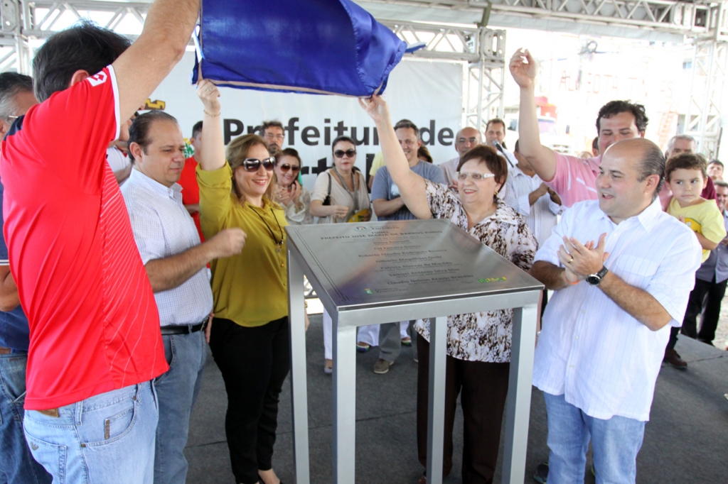 A solenidade foi realizada neste sábado (14/06), com a presença de familiares do ex-prefeito Barros Pinho, homenageado com a obra (Foto: Igor de Melo)